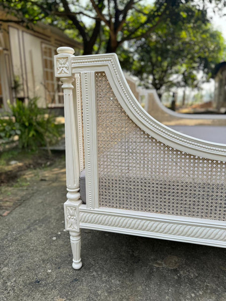 Louis XVI Elegant Daybed