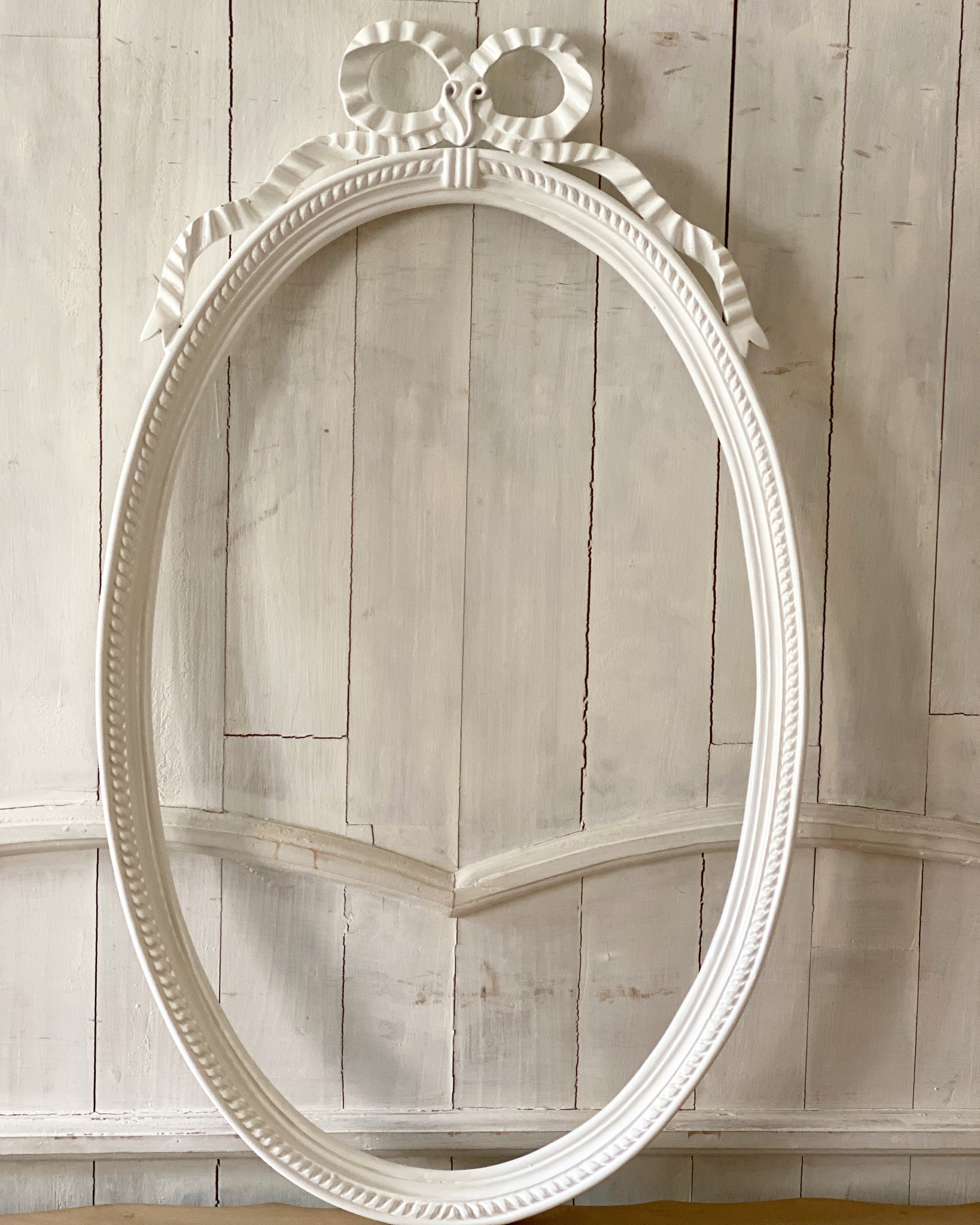 Rare oval silhouette The Unfurling riband frame