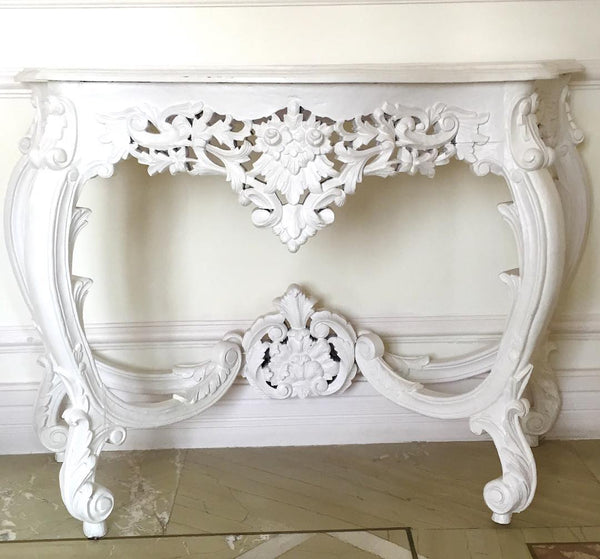 Demi-lune console table of high rococo