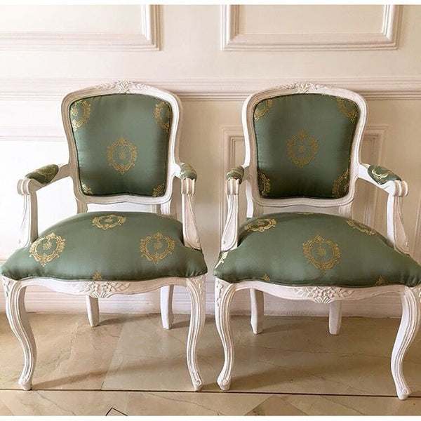 Chair iconised by Louis XV, classic rendition