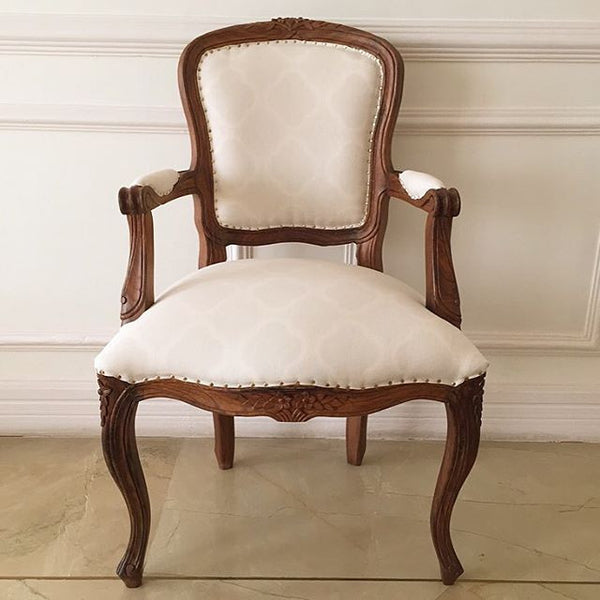 Chair iconised by Louis XV, classic rendition