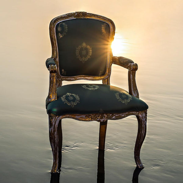 Chair iconised by Louis XV, classic rendition
