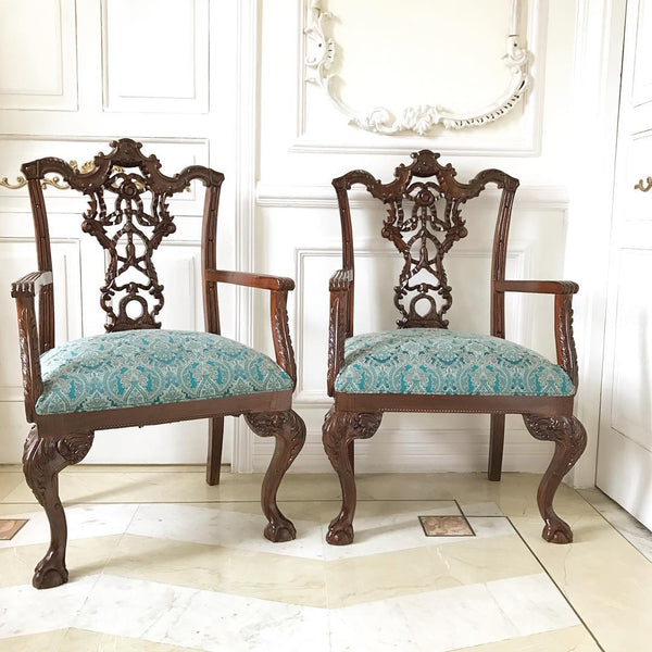 Chair with riband inspired by Chippendale