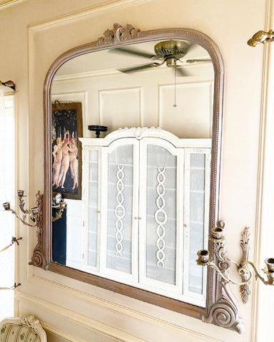 Sleek Louis XVI frame