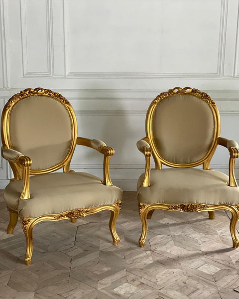 Chair inspired by Louis XV with oval silhouette, armchair