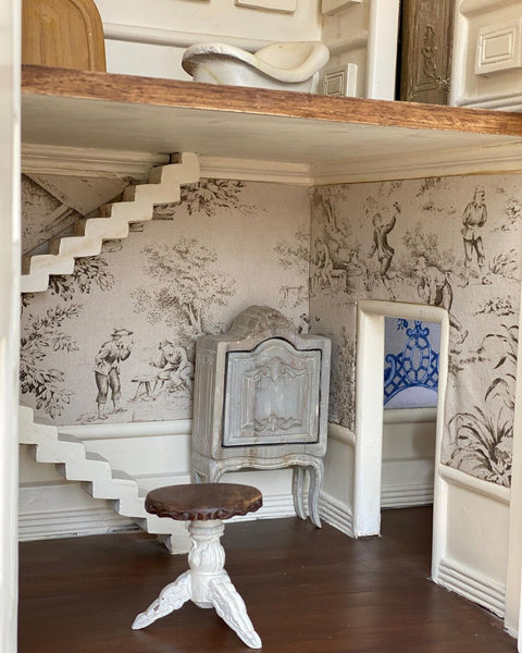 Miniature dollhouse inspired by an Italian villa