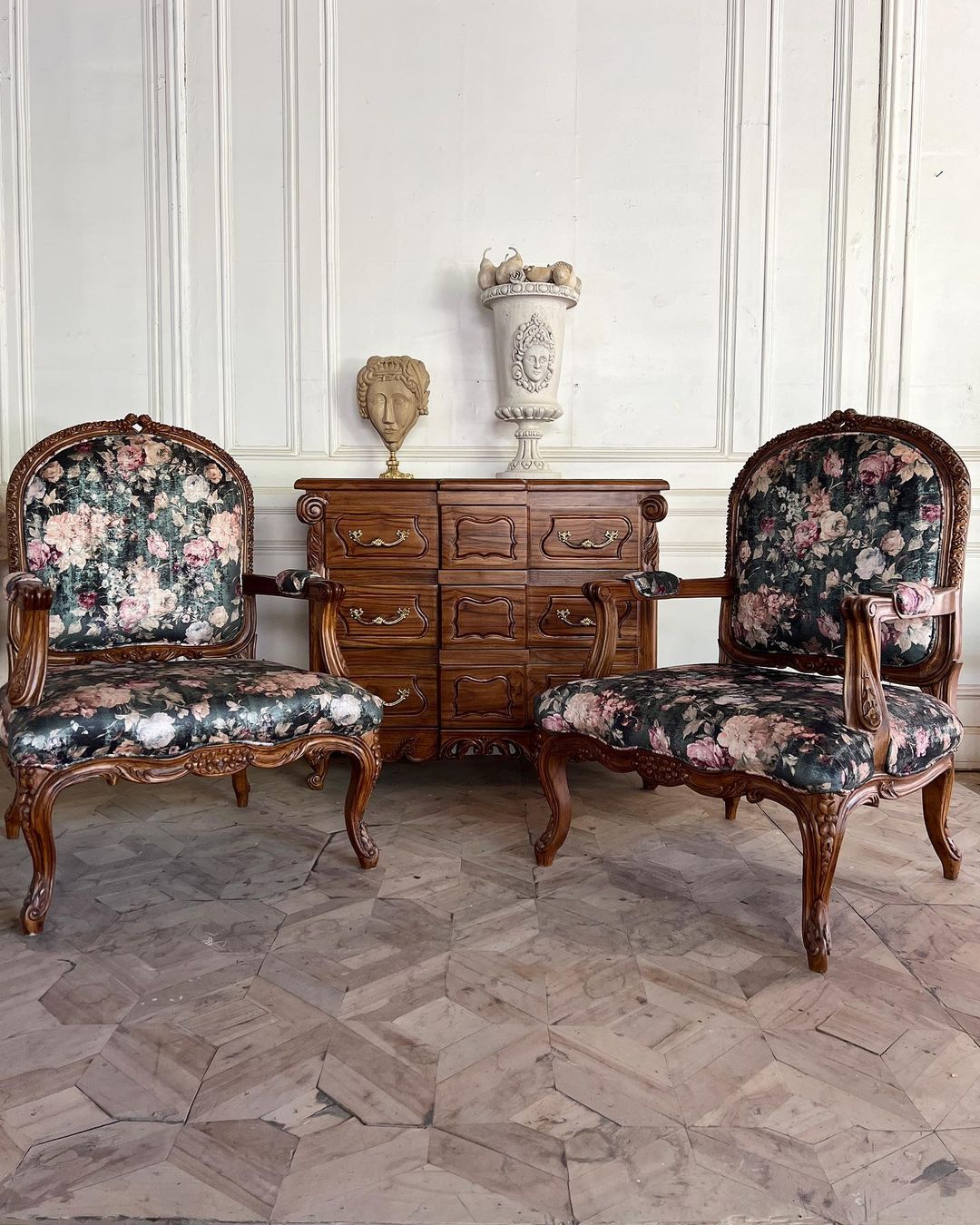 Louis XV style fauteuil a la reine