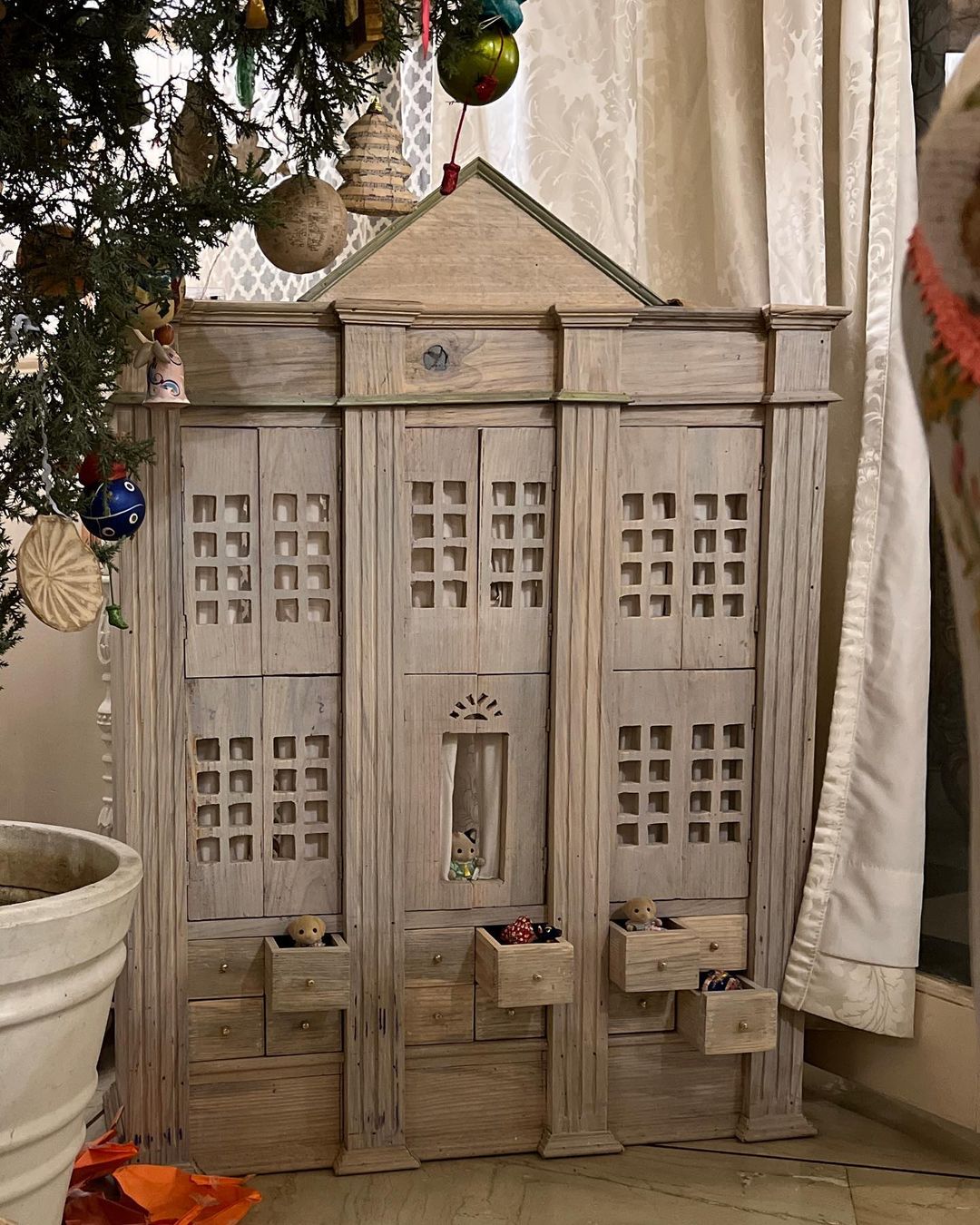 Palladian storage case