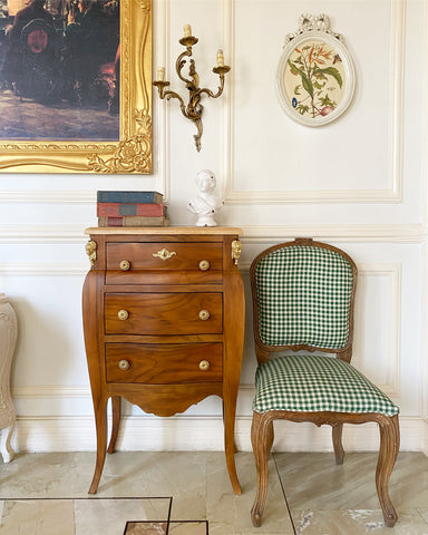 Petite bombé commode