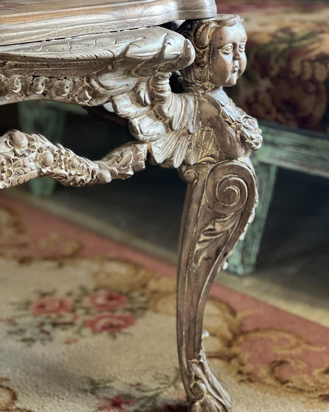 Exceptional centre table with cherubs and wreaths