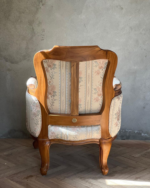 Louis XV bergère with minimal silhouette