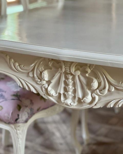 Elegant dining table inspired by Louis XV