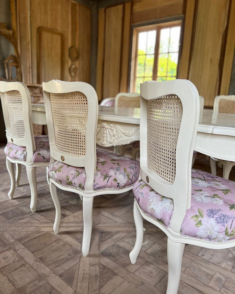 Elegant dining table inspired by Louis XV