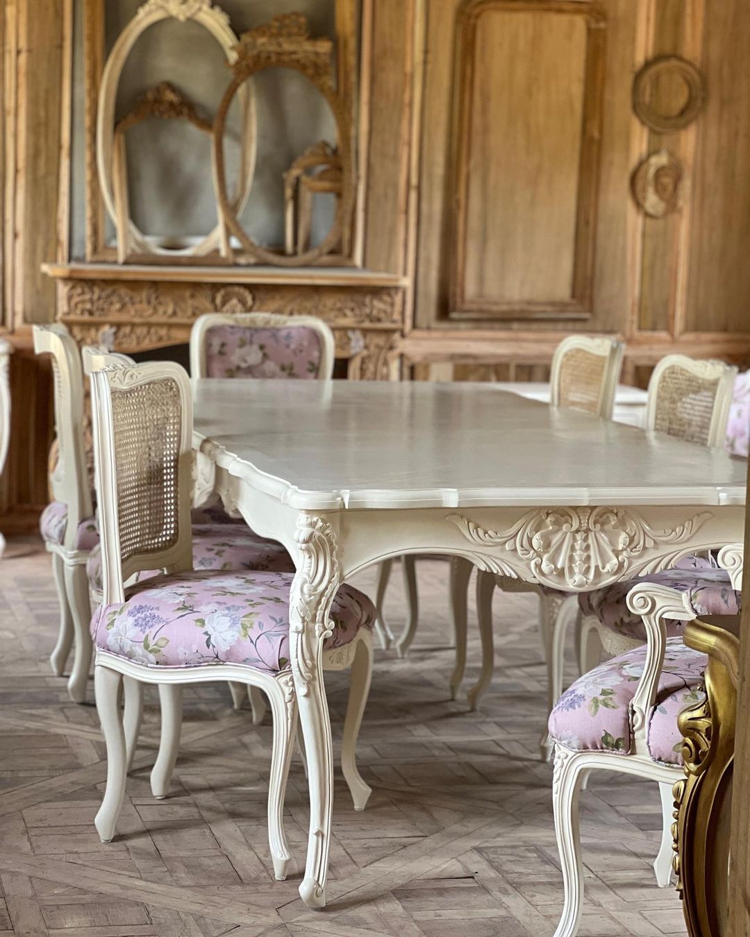 Elegant dining table inspired by Louis XV