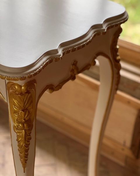 Louis XV console table with cockle shell details