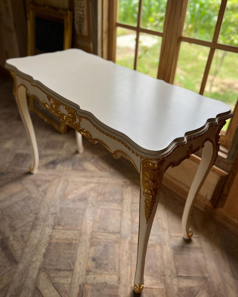 Louis XV console table with cockle shell details