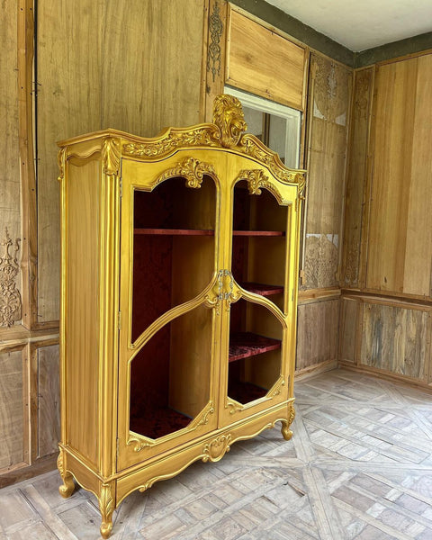 Rococo armoire with lion cartouche