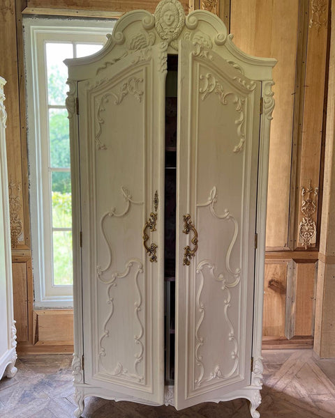 Rococo armoire with Apollo or Hera