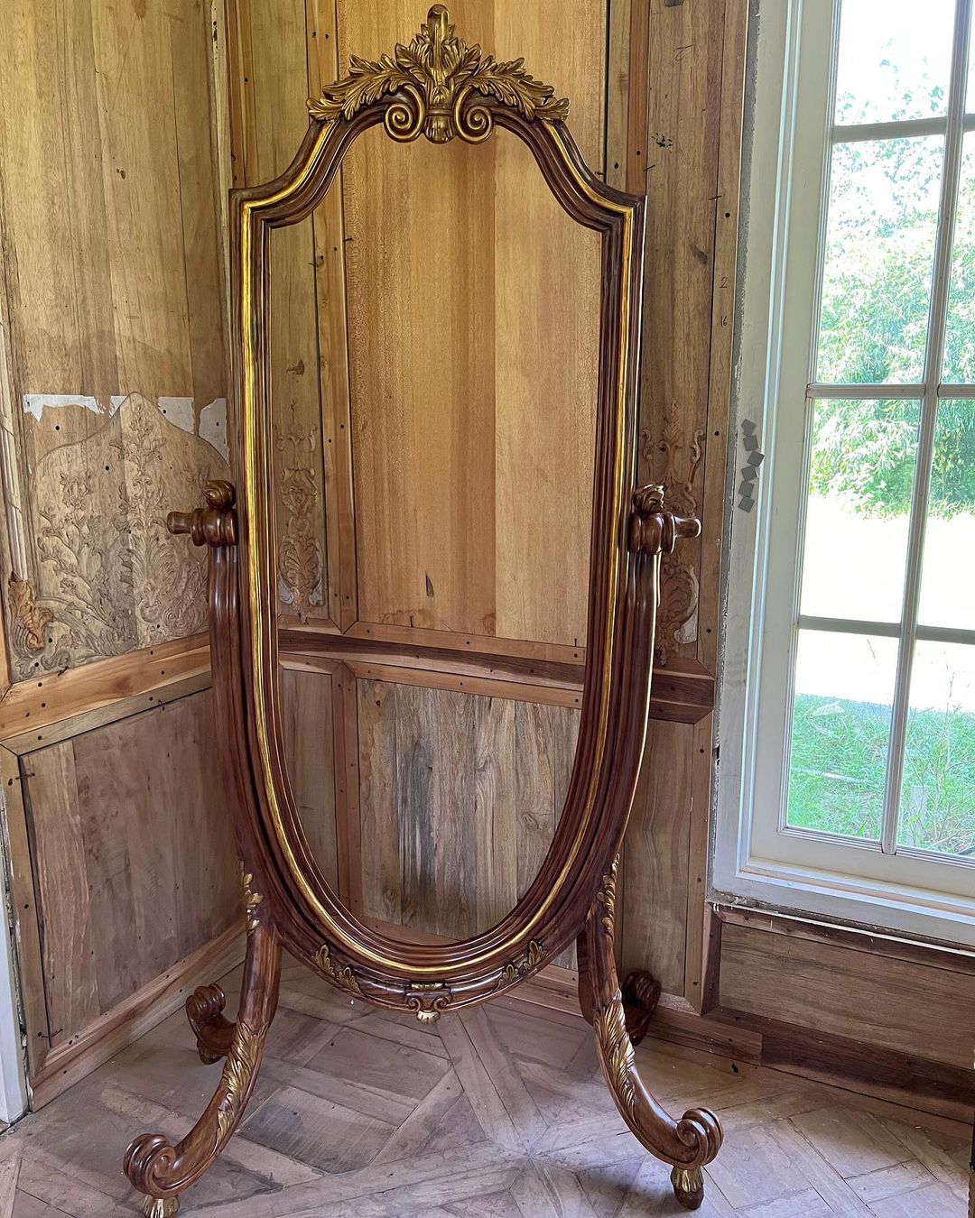 Tuscan-style cheval frame