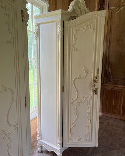 Rococo armoire with Apollo or Hera
