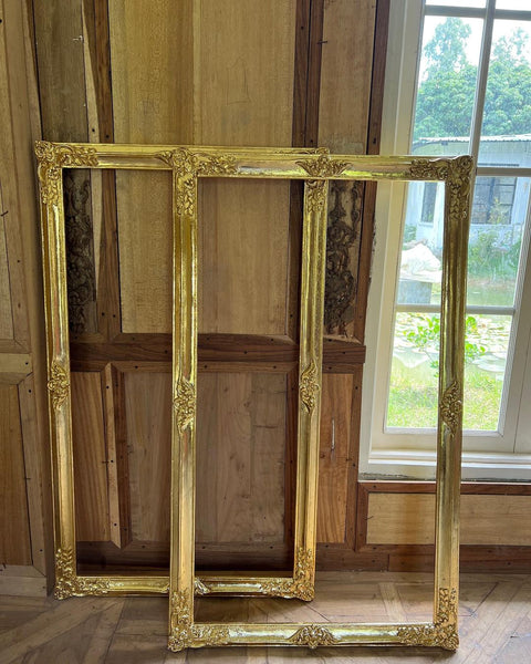 Quintessential Louis XV frame in sleek proprotions