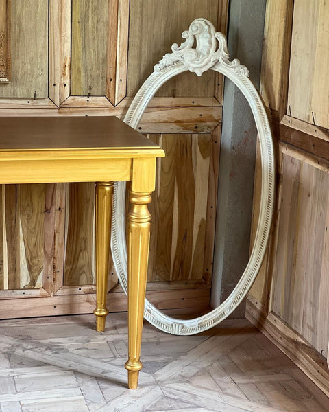 Louis XVI table of minimal elegance