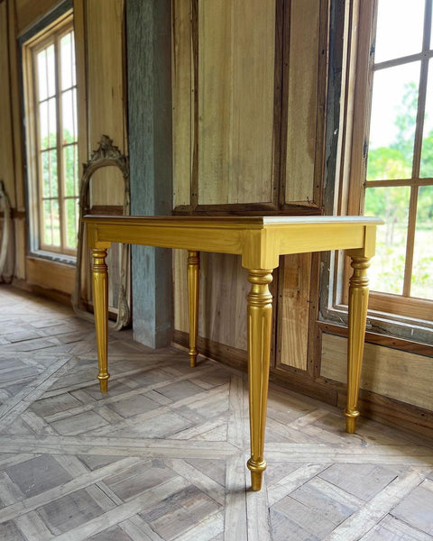 Louis XVI table of minimal elegance