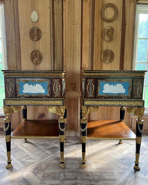 Exceptional Louis XVI casket-on-stand