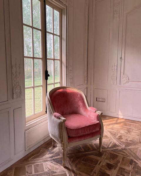 Louis XVI armchair with minimal silhouette