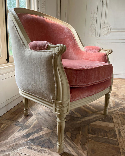 Louis XVI armchair with minimal silhouette