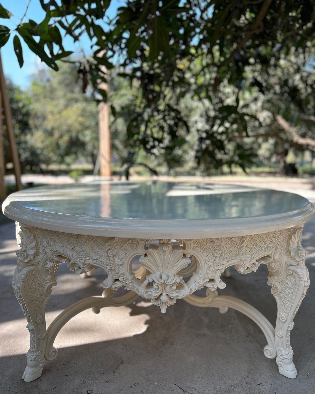 Centre table of Italian baroque features