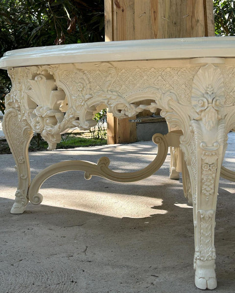 Centre table of Italian baroque features