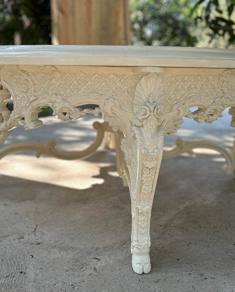 Centre table of Italian baroque features