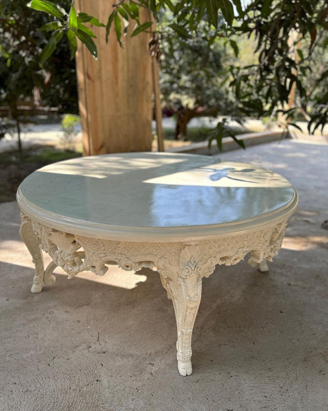 Centre table of Italian baroque features