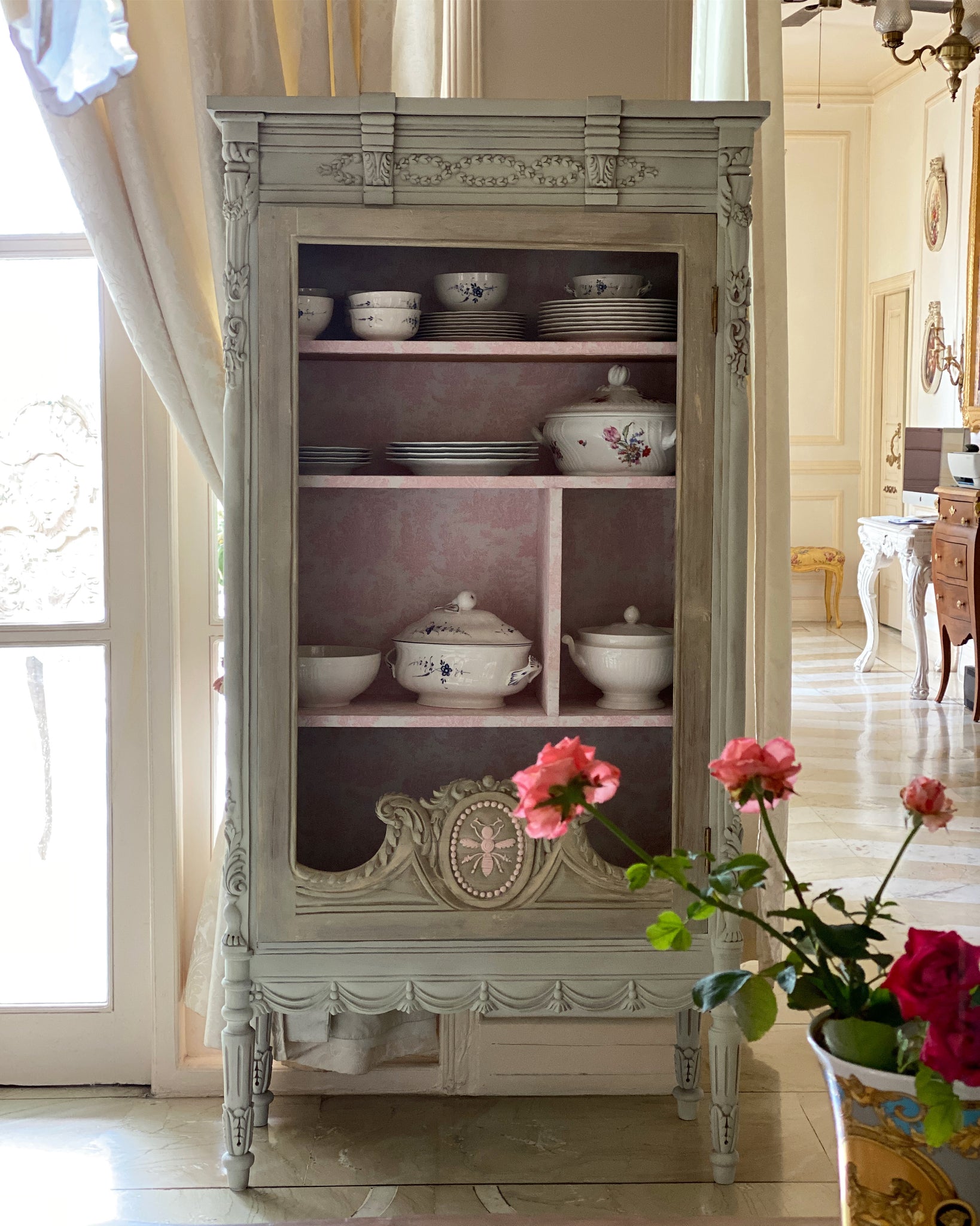 Louis XVI vitrine