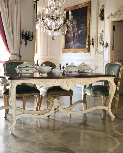 Louis XV dining table with naturalistic, voluptuous motifs