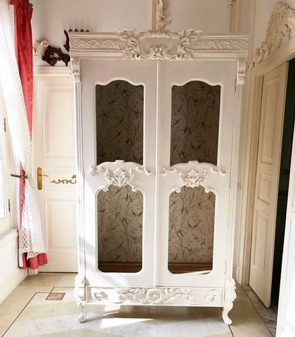 Armoire of academic details from the Empire era