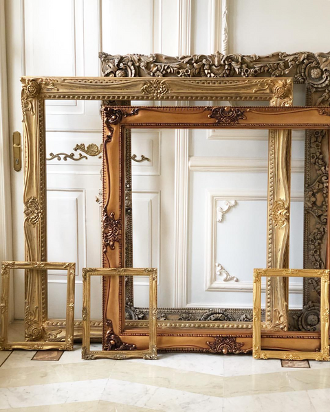 Louis XV petite frame in signature gold