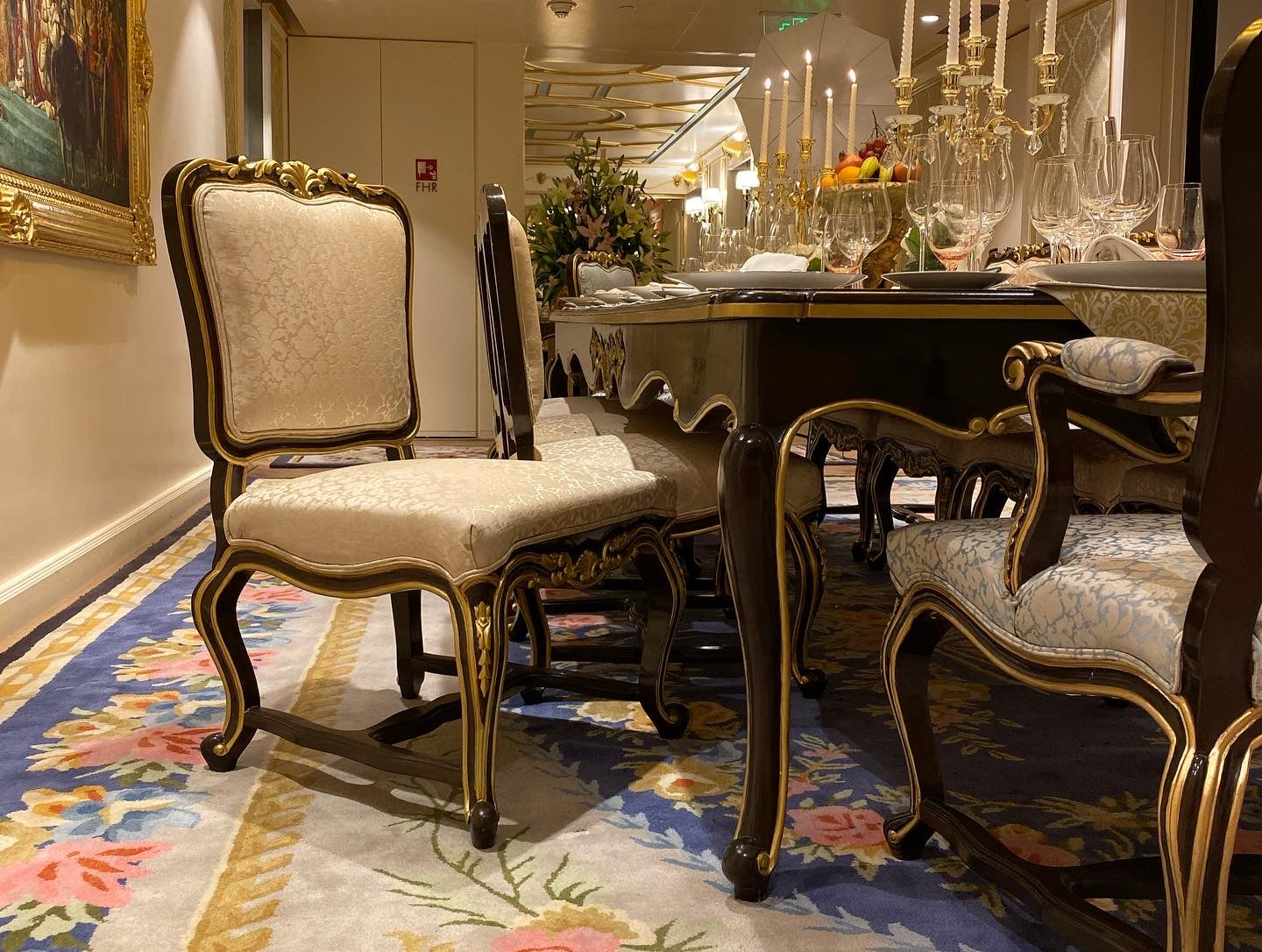 Dining chair of Louis XV quintessence