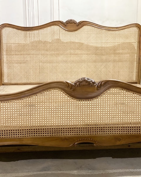 Louis XV wicker bed