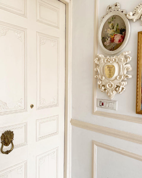 Cartouche nameplate based on rococo ornamentations