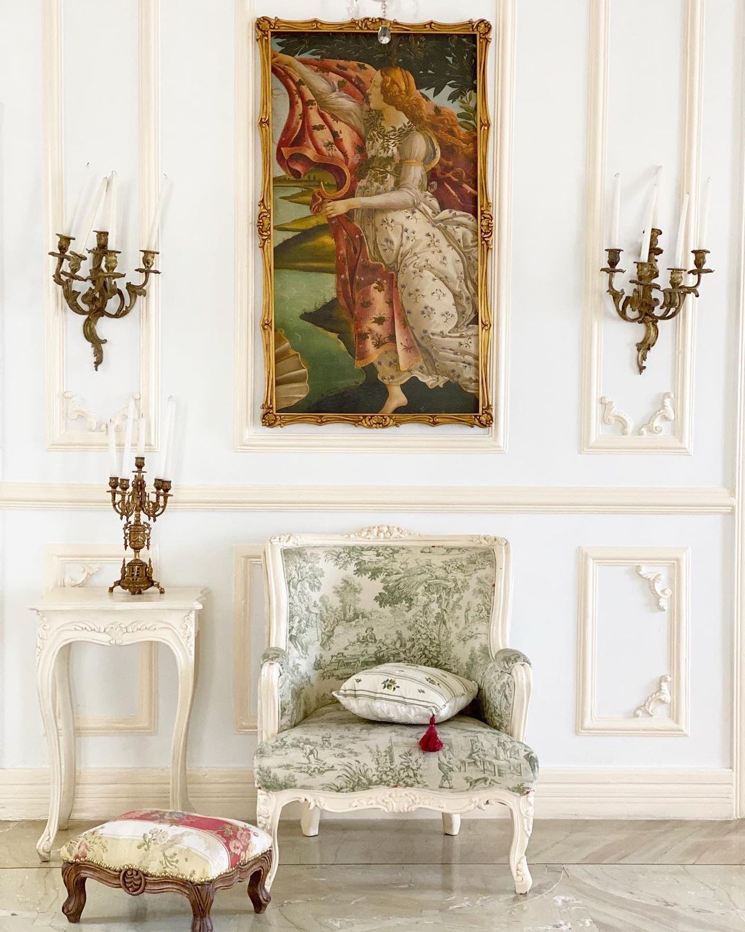Pair of elegant bergères / armchairs in Louis XV brilliance