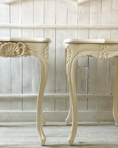 Fine side table with deep rococo