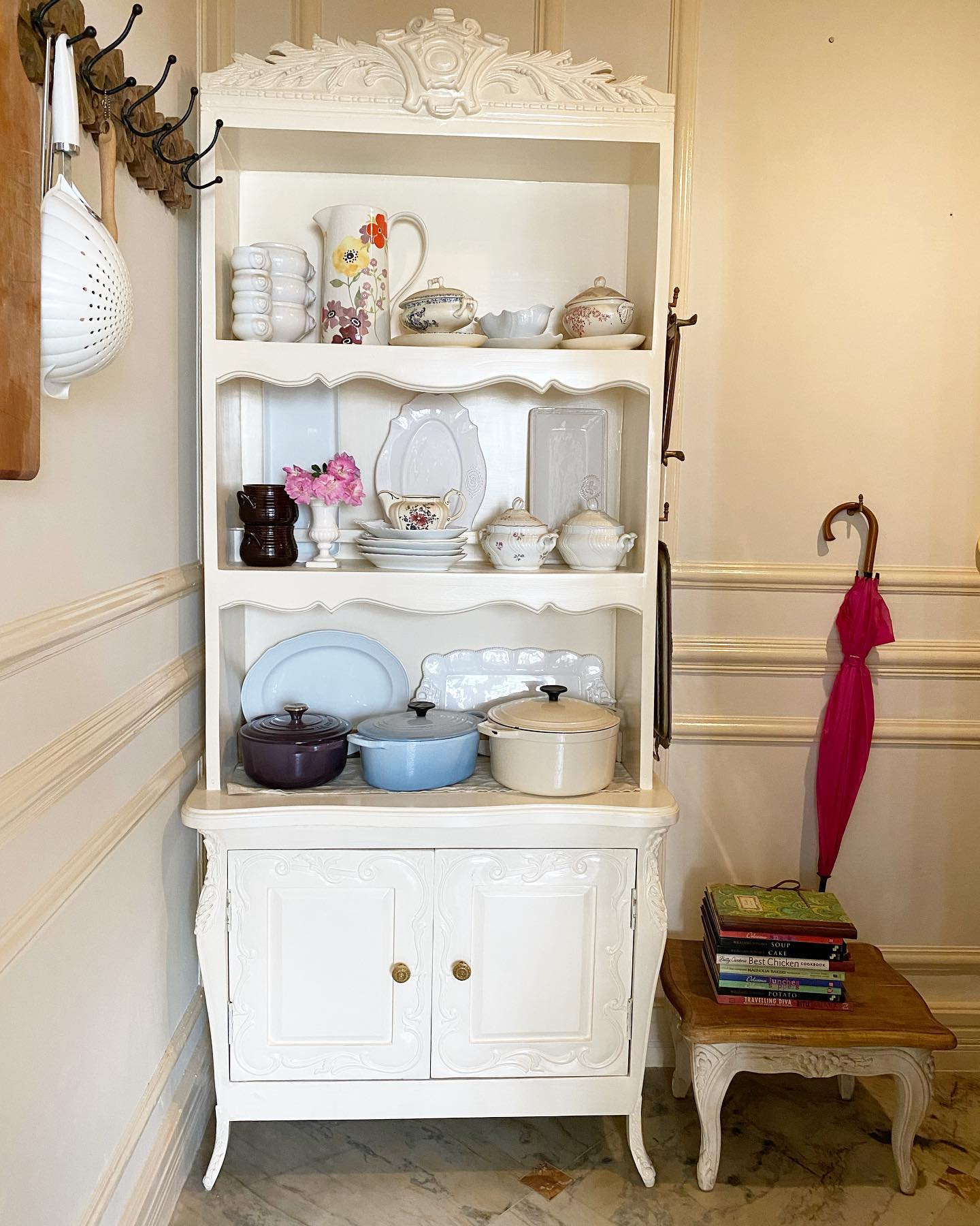 Porcelain cabinet