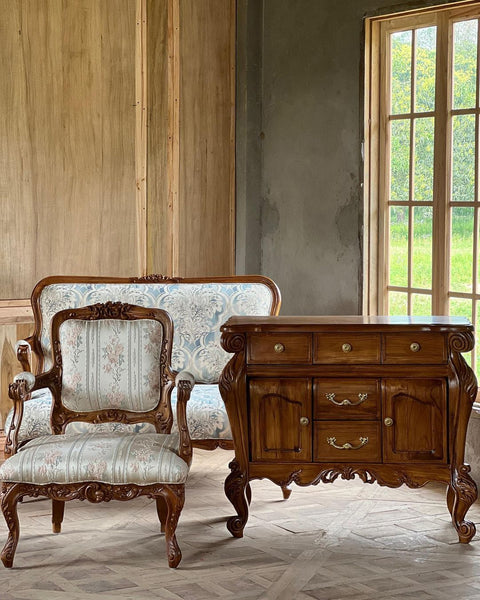 Fabled commode of Louis XV features