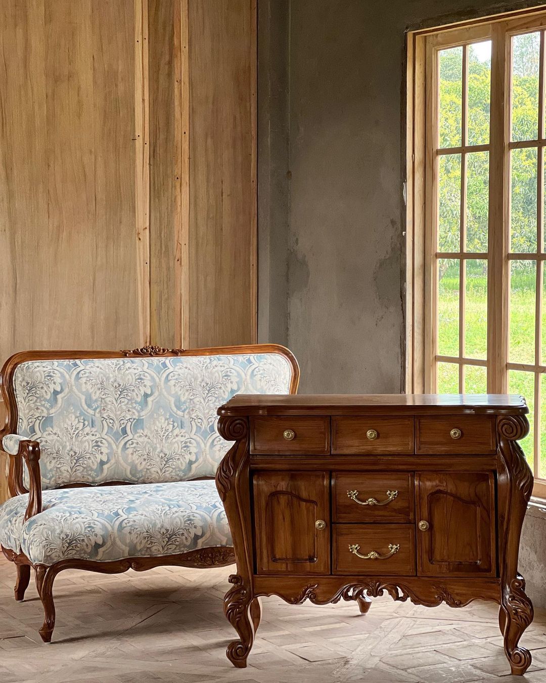Fabled commode of Louis XV features