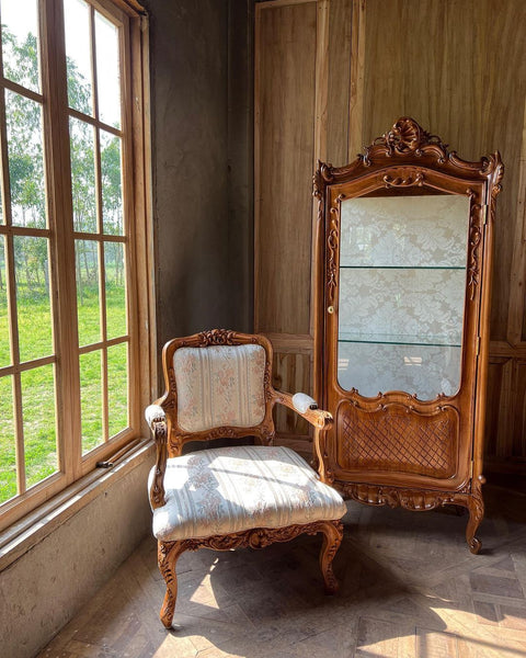 Pair of Elegant Louis XV fauteuil/ chair with intense cartouche~