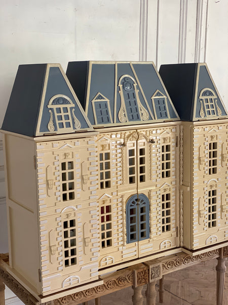 Miniature dollhouse inspired by the Château de Sceaux