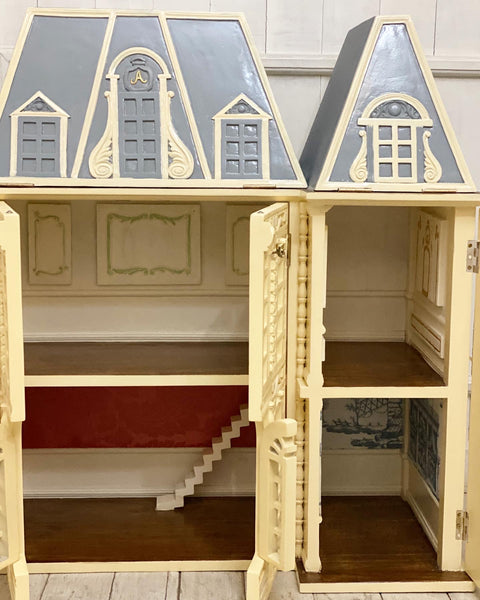 Miniature dollhouse inspired by the Château de Sceaux