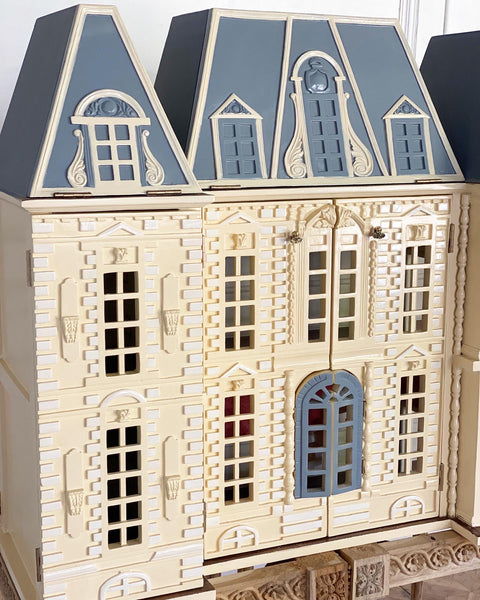Miniature dollhouse inspired by the Château de Sceaux
